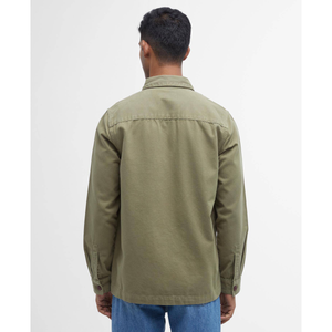 Barbour Washed Overshirt paitatakki takaa päin kuvattuna.