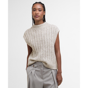 Barbour Anastasia -villaneuleliivissä on pyöreä pääntie ja sitä voi käyttää sellaisenaan, t-paidan, kauluspaidan tai vaikka neulepaidan päällä.