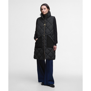 Liivissä on kaksi suurta taskua edessä ja kaunis, timanttitikattu pinta.