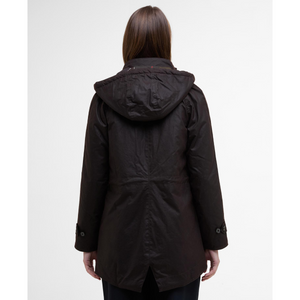 Kuvassa näkyy Cannich -takin takaa pidempi helma jossa on halkio.