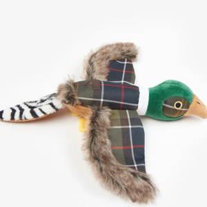 Kuvassa on Barbourin fasaaniaiheinen koirien pehmolelu.