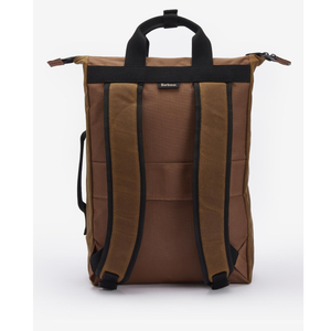 Kuvassa näkyvät pehmustetut olkahihnat sekä reilunkokoinen kantokahva.