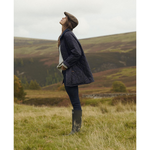 Takki on helppo yhdistää eri asukokonaisuuksiin ja se toimii niin arjessa, ulkoilussa kuin siistimmässäkin pukeutumisessa.