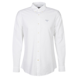 Kuvassa on klassinen Barbour Qxtown kauluspaita valkoisessa värissä.