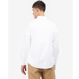 Malli on kevyesti muotoonleikattu ja varsin istuva.