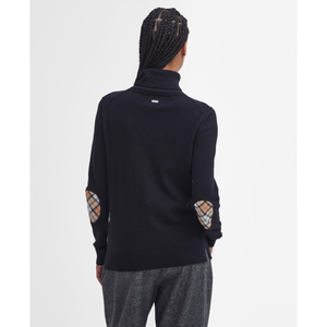 Neuleessa on ruudulliset kyynärpaikat.