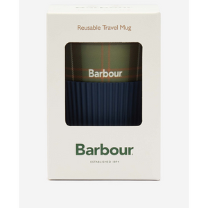 Kuvassa on Barbourin Tartan Travel Mug joka on pakattu lahjaksikin soveltuvaan pahvipakkaukseen.