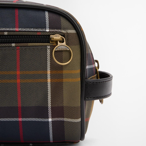 Laukussa on myös ulkopuolinen vetoketjutasku ja kantokahva.