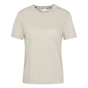 Kuvassa Barbour Ava Top naisten t-paita. T-paita on väriltään vaalean beige.
