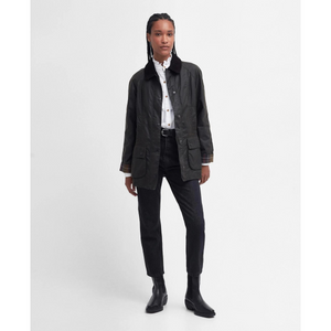 Takki sopii monenlaiseen käyttöön ja pukeutumistyyliin niin maaseudulle kuin kaupunkiin.