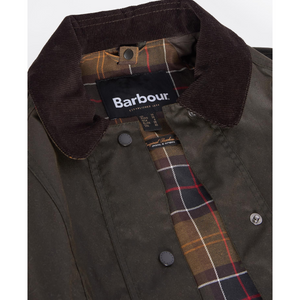 Takki on vuorattu klassisella Barbour tartan-kuviollisella puuvillakankaalla.