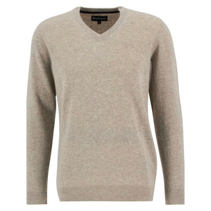 Kuvassa on hiekanvärinen Barbourin V-aukkoinen miesten neulepaita.