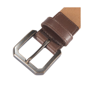 Metallinen solki ja nahkaiset somisteet tuovat ilmettä Carharttin canvasvyöhön.