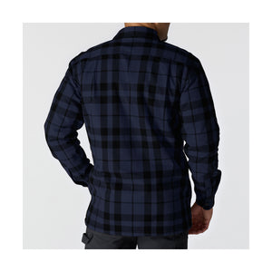 Takaa kuvattuna Carhartt Sherpa Lined paitatakki jossa on mustat raidat pystyssa sekä vaakana.