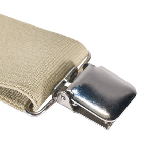 Henkseleissä on erittäin kestävät metalliset kiinnitysklipsut.