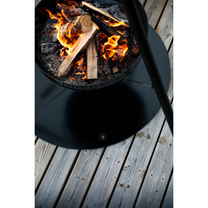 Tulipataan on saatavissa myös metallinen suoja-alusta esim. puuterassille asennusta varten.