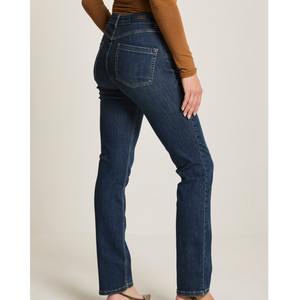 Tämä farkkumalli sopii niin arkeen kuin toimistotyöhön.