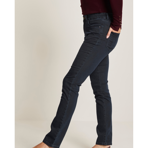 Farkut ovat reidestä kapeat ja kapenevat polvesta nilkkaan.