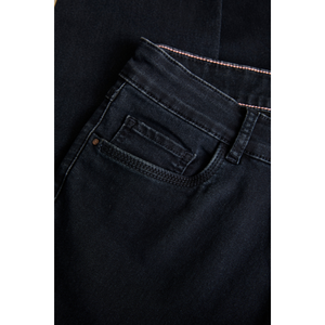 Celine -farkku on perinteinen 5-taskumalli.