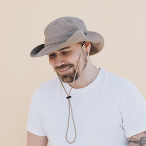 Malli sopii sekä miehille että naisille.