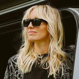 Vallon June laseissa on yhdistetty 50-luvun kulmikasta muotoilua ja kevyttä kissansilmää.