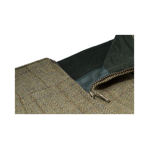 Kuvassa näkyy hameen piilovetoketju sekä tummanvihreä vuorikangas.