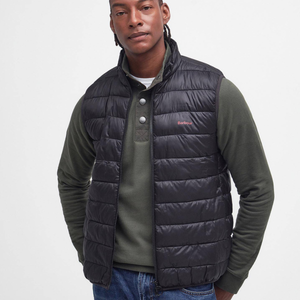 Barbour Bretby miesten liivin kaksisuuntainen vetoketju lisää käyttökumavuutta.