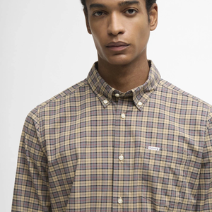 Barbour Lomond Shirt miesten kauluspaidan kaulus lähikuvassa.