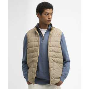 Vaalea ohut tikkiliivi sopii monenlaiseen tyyliin.