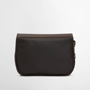 Barbour Waxed Leather Tarras Bag laukku takaapäin kuvattuna.