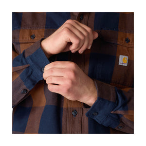 Lähikuva Carhartt Hubbart Plaid Shirtin hihansuusta.