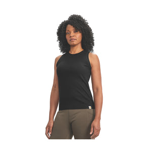 Musta Carhartt Ribbed Top naisten toppi mallin päällä.