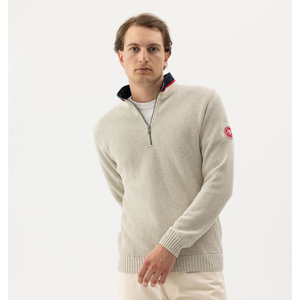 Tuulenpitävä miesten Holebrook Classic WP neule miesmallin päällä.