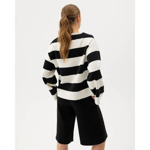 Holebrook Lissie raidallinen puuvillaneule mallin päällä takaa päin kuvattuna.