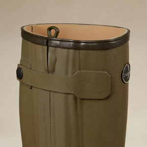 Le Chameaun Chasseur -kumisaappaissa on täysnahkainen sisävuori ja sivussa vedenpitävä vetoketju.