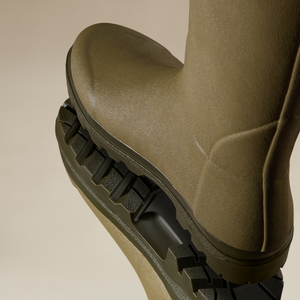 Kuvassa näkyy Vierzon kumisaappaan karkea pohjakuviointi.