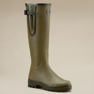 Kuvassa naisten Vierzon kumisaapas jossa sivussa säätöremmi.