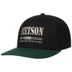 Stetson Baseball Cap American Heritage musta lippis etuviistosta, vihreä lippa ja vaalea Stetson 1865 -kirjailu.