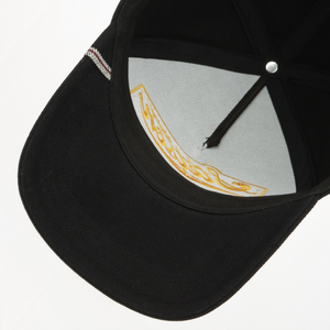Stetson Trucker Cap Eagle -lippiksen sisäosa, vaalea etupaneelin tukiverkko, musta hikinauha ja lipan alapuoli.