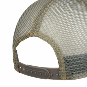 Stetson Trucker Cap State Fair, oliivi, tummansininenn ja harmaa. kuvattuna kiristysnauhasta.