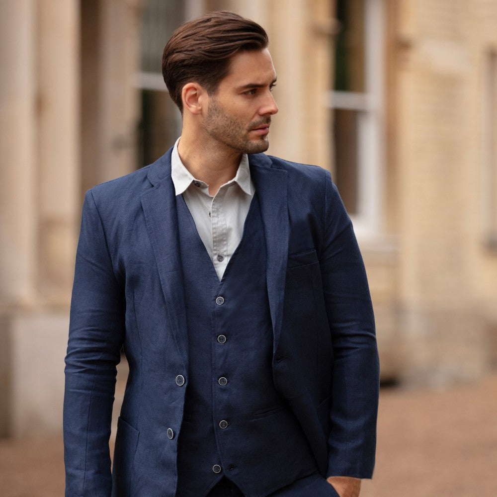 Kevyet olkatoppaukset ja puolivuori lisäävät käyttömukavuutta lämpimässä säässä.