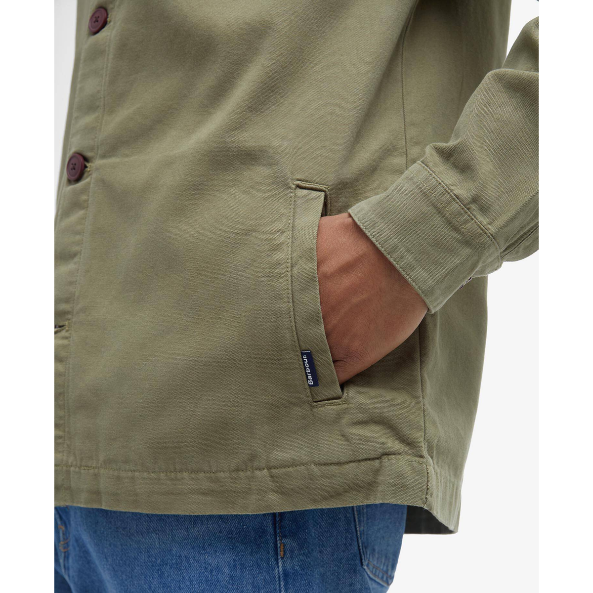 Lähikuva Barbour Washed Overshirt paitatakin sivutaskusta.