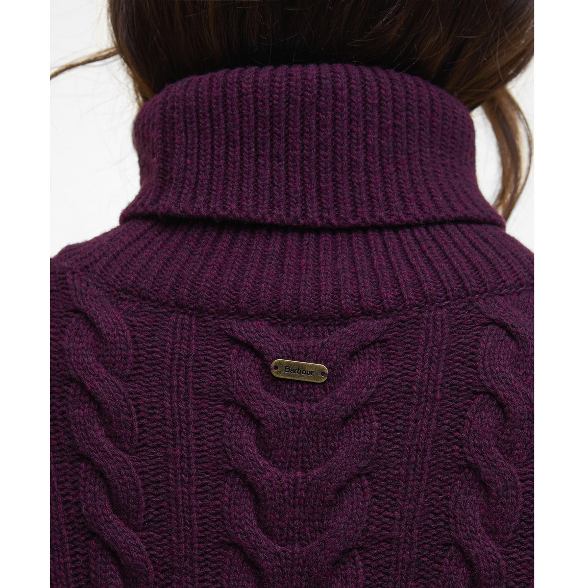 Niskaan on ommeltu pieni metallinen Barbour -logolaatta.