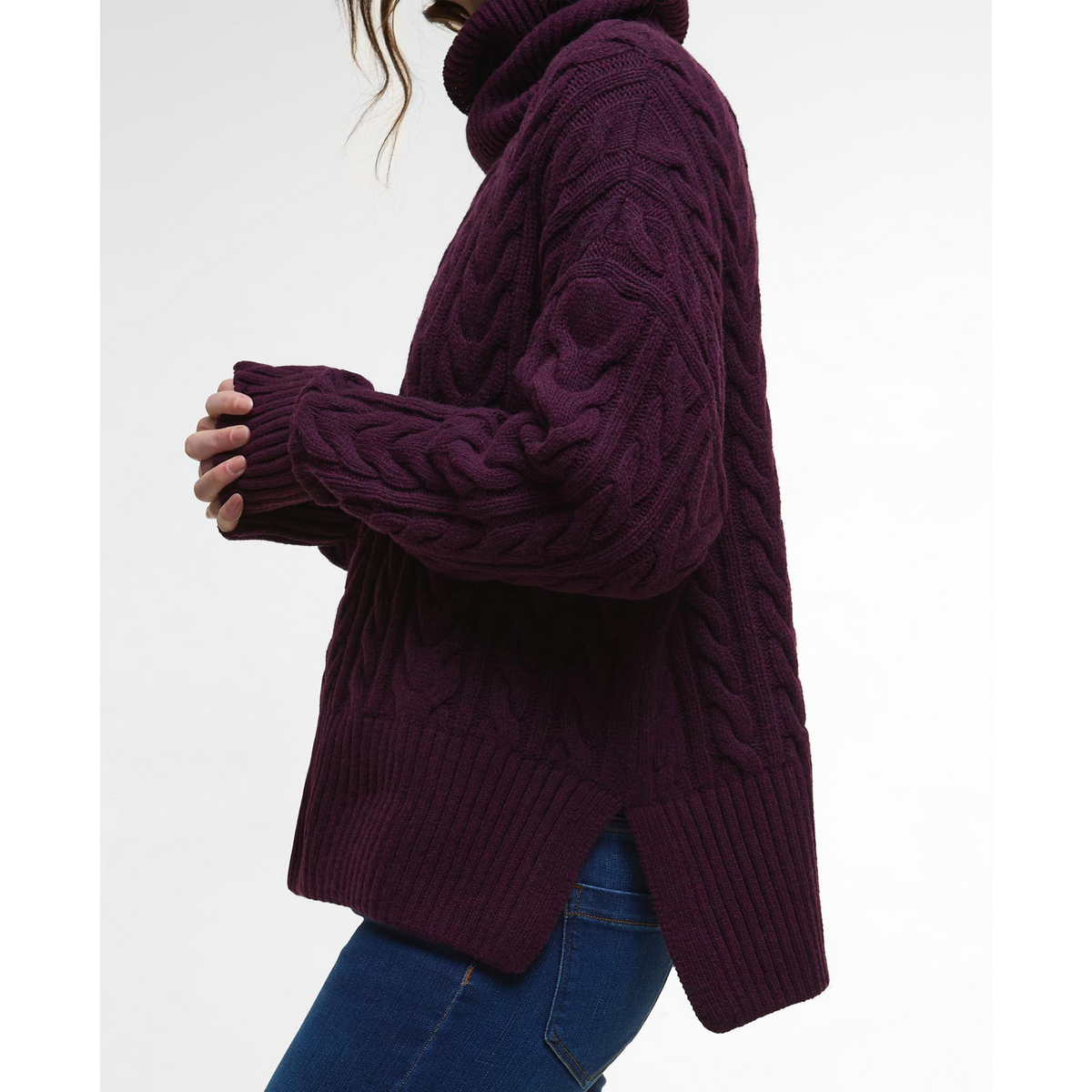 Sivuissa on reilut halkiot jotka antavat paidalle rennon ilmeen.