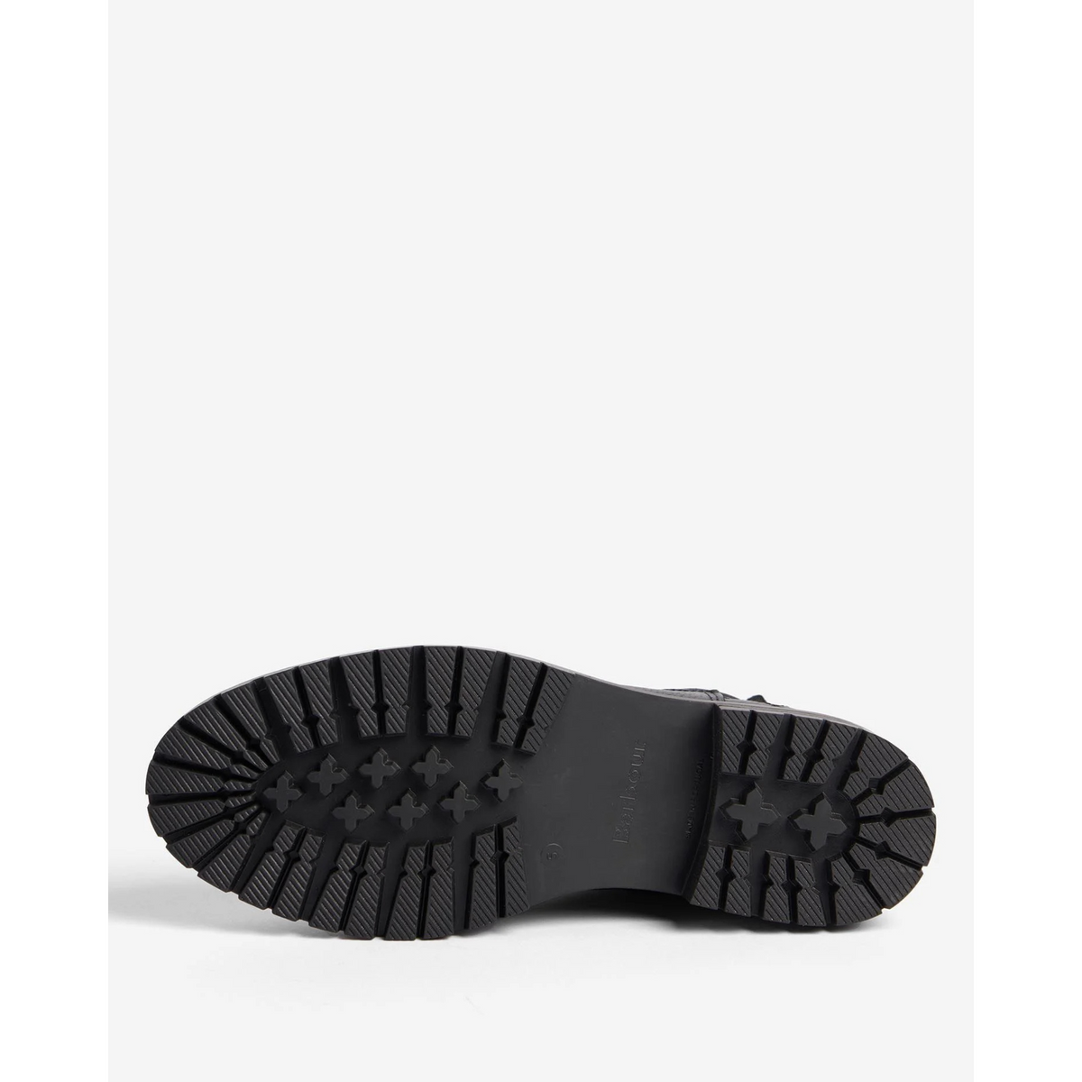 Karkeahko pohjakuviointi takaa hyvän pidon.