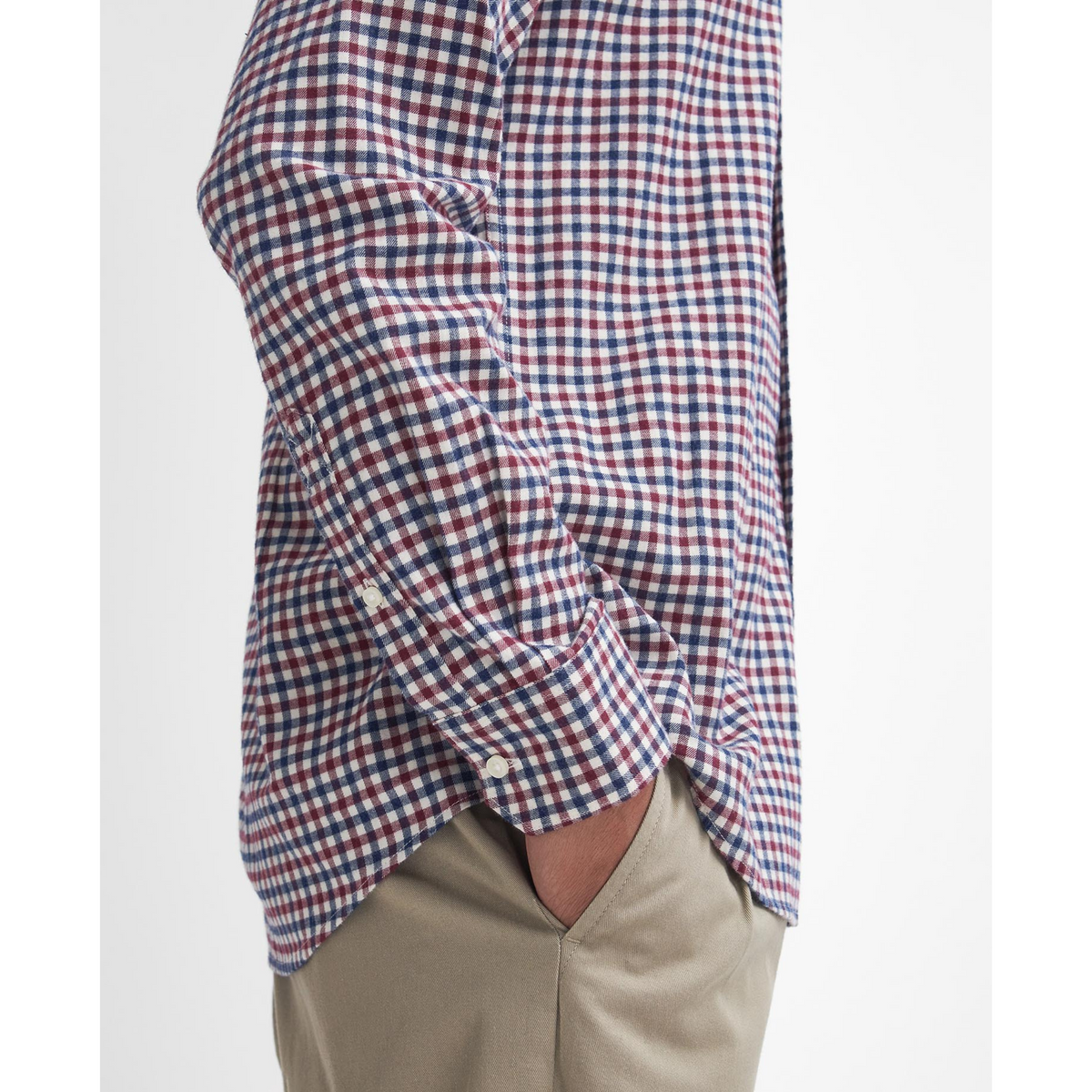 Paidan hihansuussa on kaksi nappia.