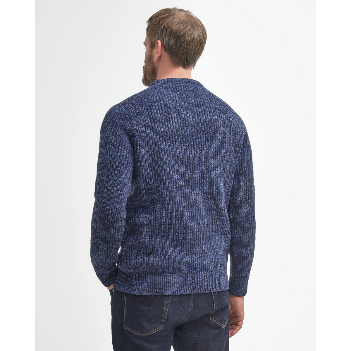 Barbour Horseford miesten neulepaita on klassinen ja ajaton ja sopii niin farkkujen kuin chinojen kanssa.