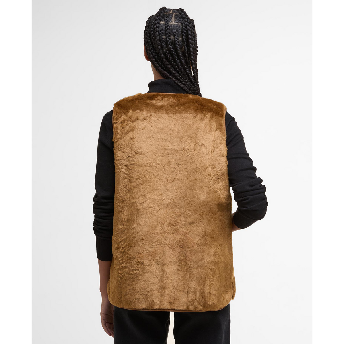 Tämä tekoturkisliivi on ihanan muhkea ja sopii käytettäväksi myös lisälämmikkeenä takin alla.