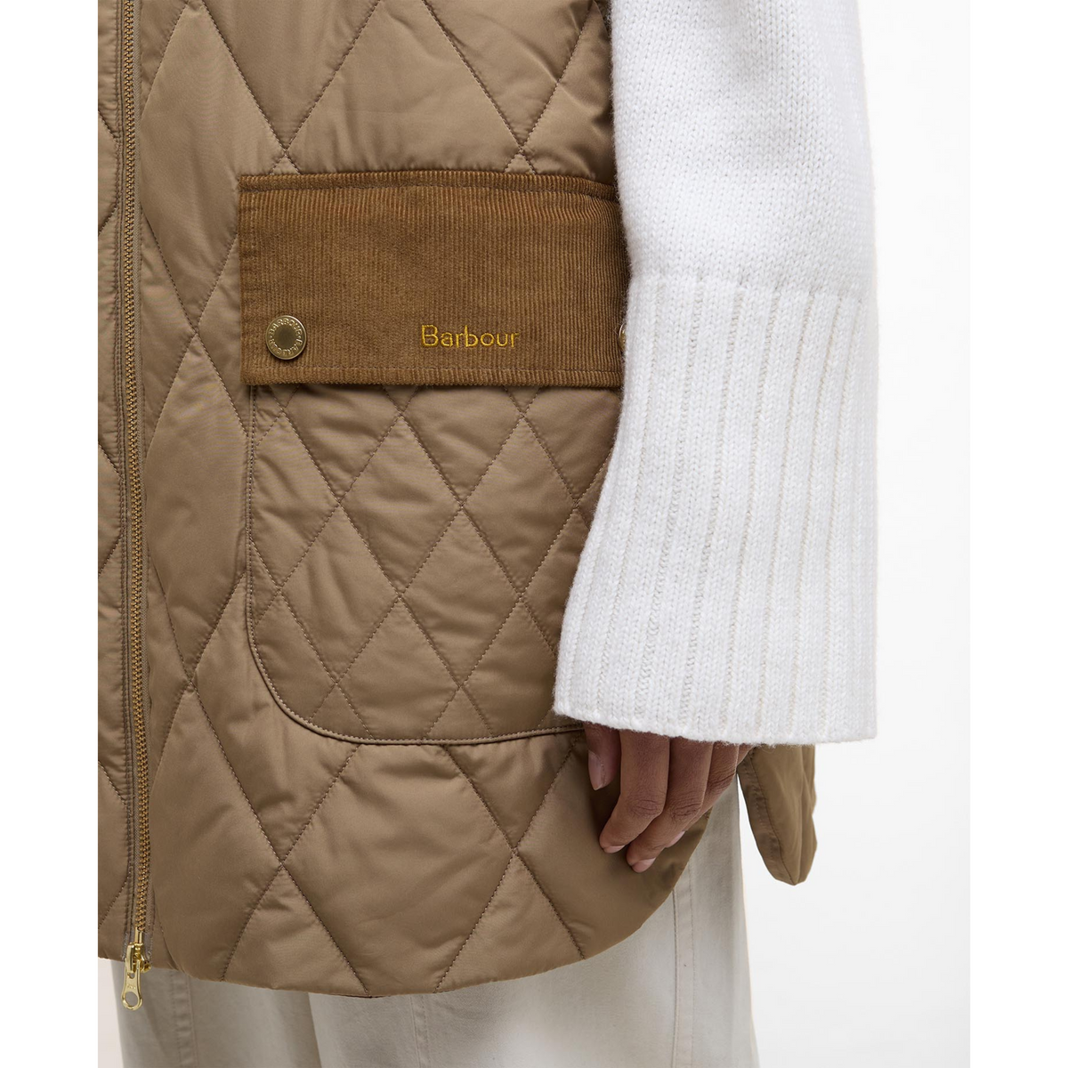 Lydia toppaliivissä on tyylikkäät etutaskut joissa on vakosamettinen läppä ja kullanväriset nepparit.