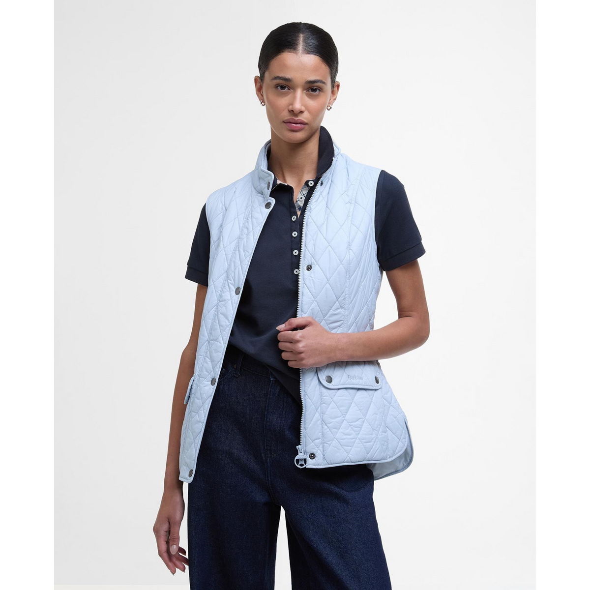 Liiviä voi käyttää niin paitojen ja neuleiden päällä kuin takin alla välikerroksena.